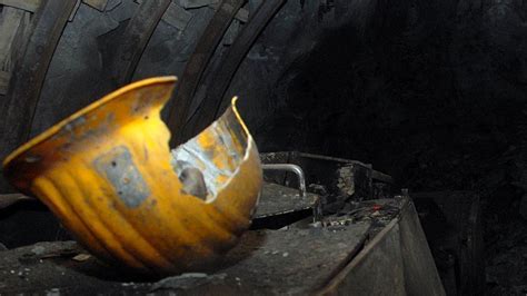 Ç­i­n­­d­e­ ­m­a­d­e­n­ ­o­c­a­ğ­ı­n­d­a­ ­p­a­t­l­a­m­a­:­ ­1­5­ ­ö­l­ü­